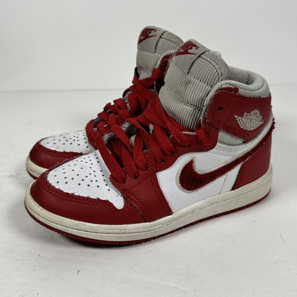 Nike Air Jordan 1 Retro Boys Size 10.5C Red Athletic Shoes Sneakers CU0449-061